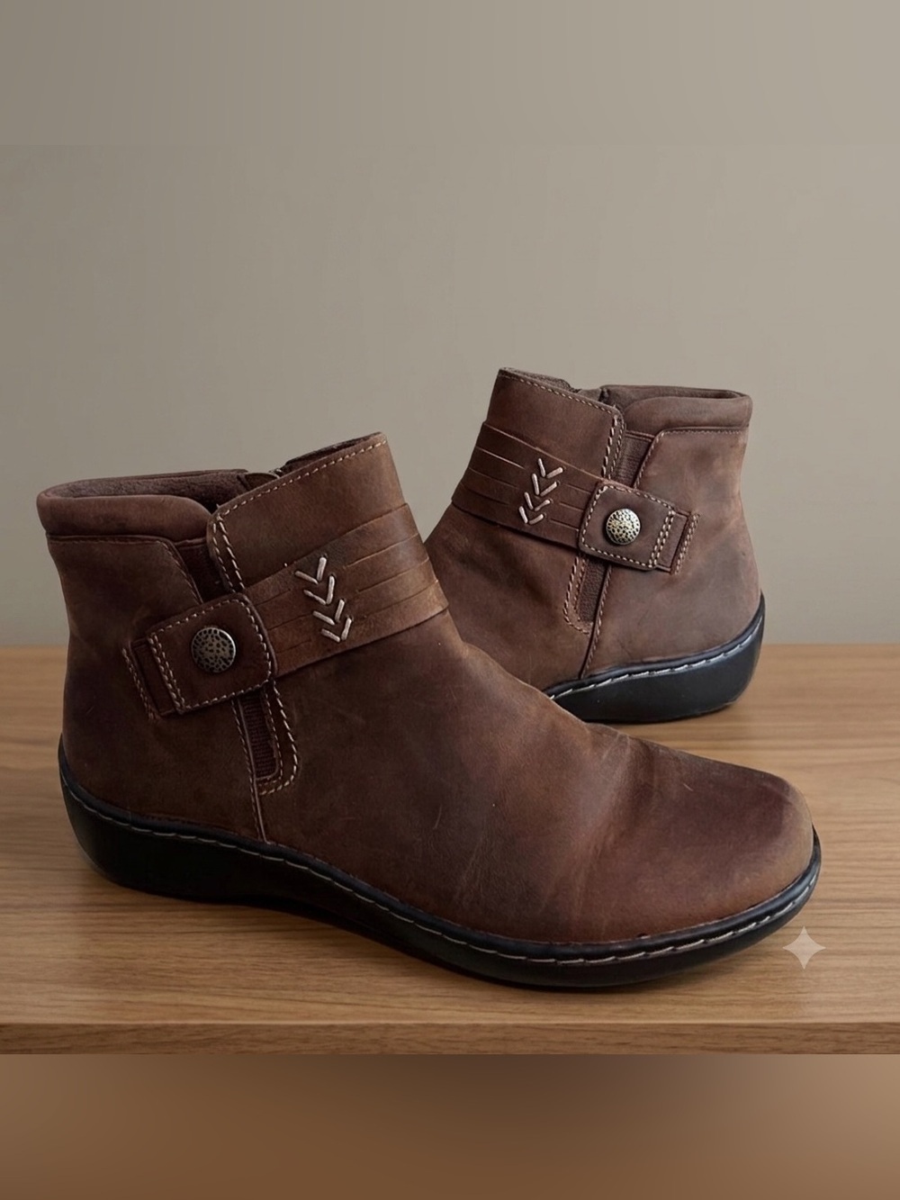 Clarks Womens Cora Rae Ankle Boot Sz 7M in Dark Tan Leather 67757